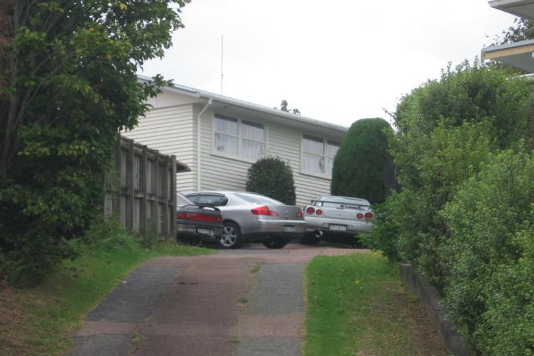 Photo of property in 1/15 Sunhaven Avenue, Glenfield, Auckland, 0629