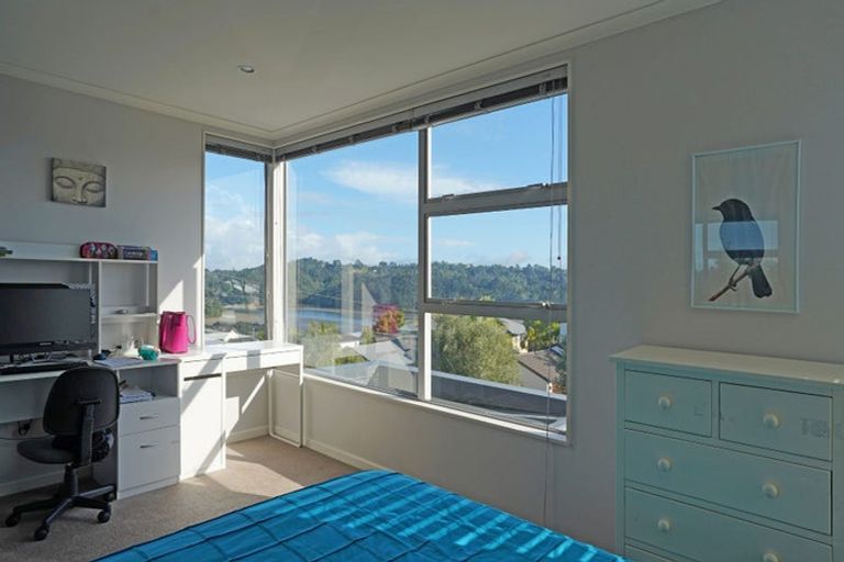 Photo of property in 12 Rangi Avenue, Schnapper Rock, Auckland, 0632