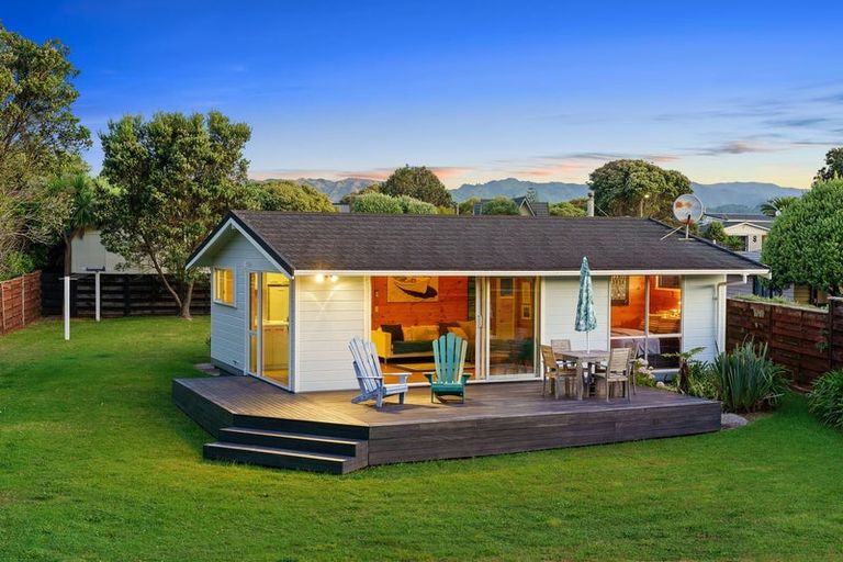 Photo of property in 116 Tutere Street, Waikanae Beach, Waikanae, 5036