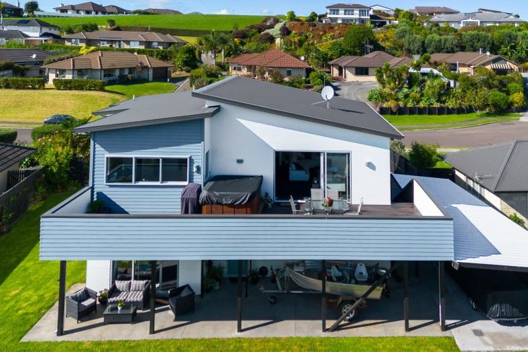 Photo of property in 12 Haden Place, Omokoroa, 3114