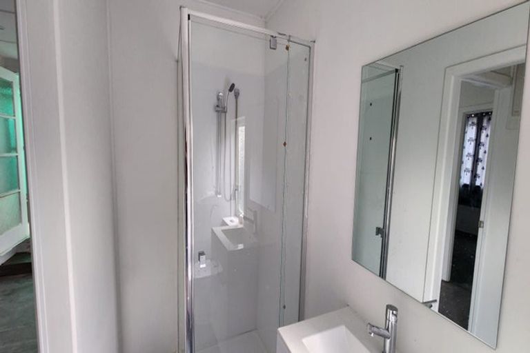 Photo of property in 16 Albert Road, Kelston, Auckland, 0602