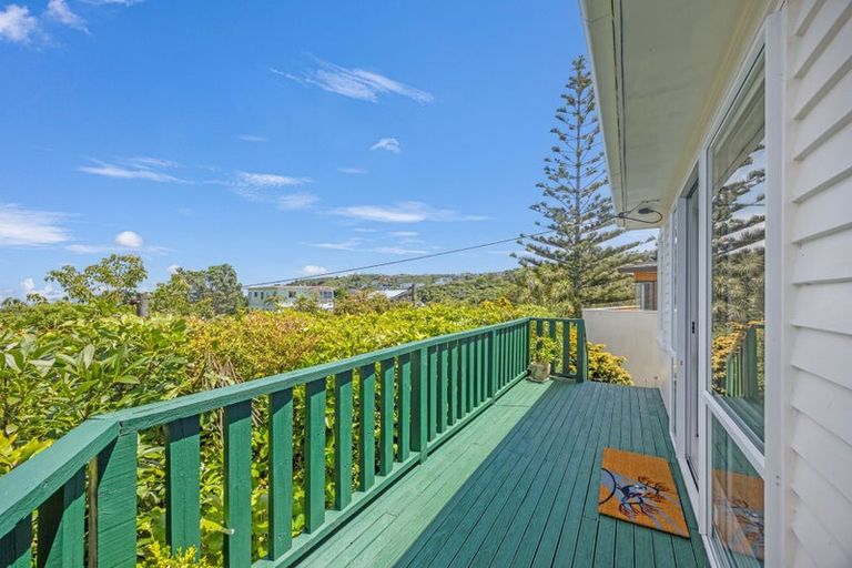 Photo of property in 4 Pekanga Road, Normandale, Lower Hutt, 5010