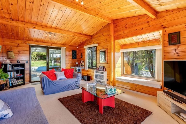 Photo of property in 25 James Cook Drive, Whitby, Porirua, 5024