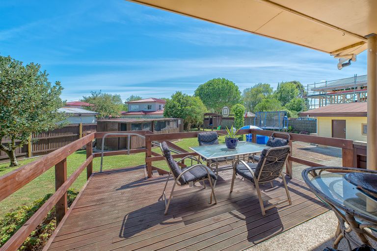 Photo of property in 14 Sunlands Drive, Manurewa, Auckland, 2102