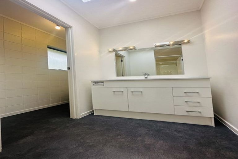 Photo of property in 1/14 Hollyhock Place, Browns Bay, Auckland, 0630