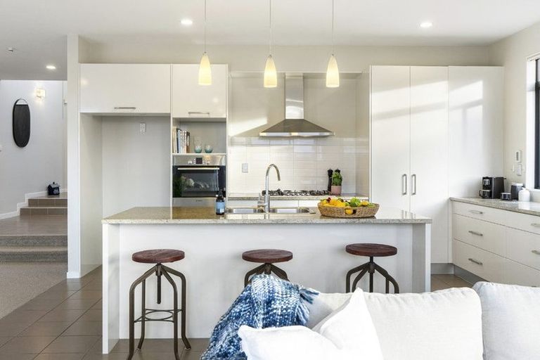 Photo of property in 16 Oak View Terrace, Schnapper Rock, Auckland, 0632