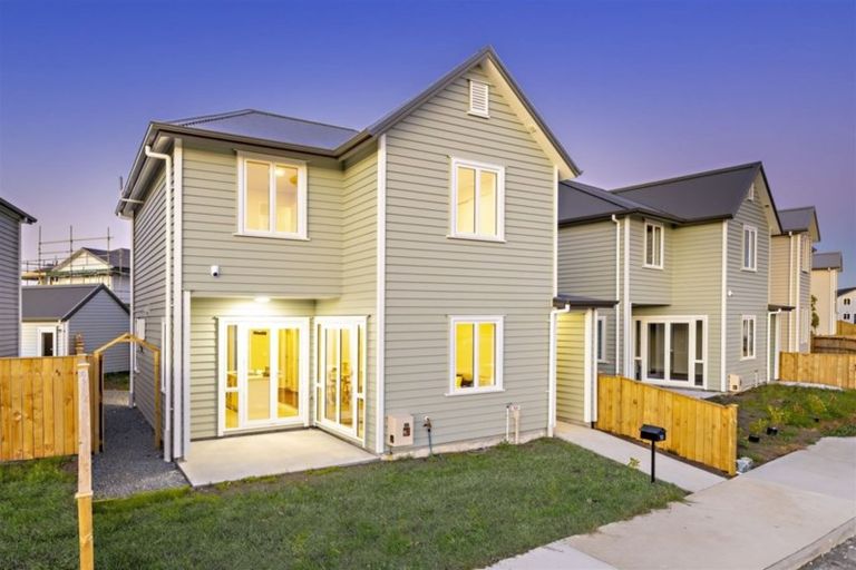 Photo of property in 10 Warbler Crescent, Papakura, 2110
