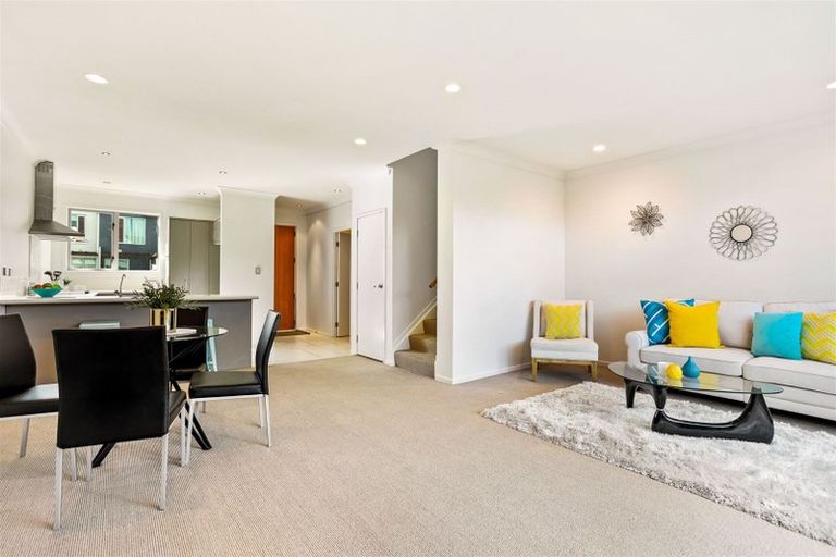 Photo of property in 9l Clearwater Cove, West Harbour, Auckland, 0618