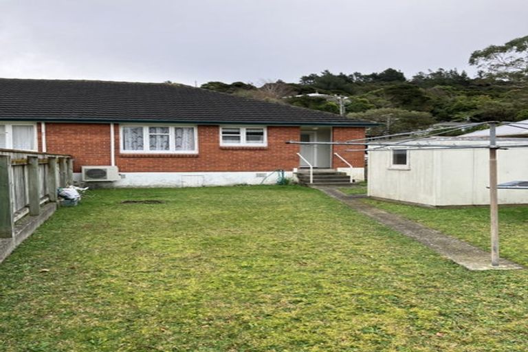 Photo of property in 8 Bird Grove, Stokes Valley, Lower Hutt, 5019