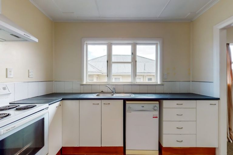 Photo of property in 26 Robert Street, Newlands, Wellington, 6037