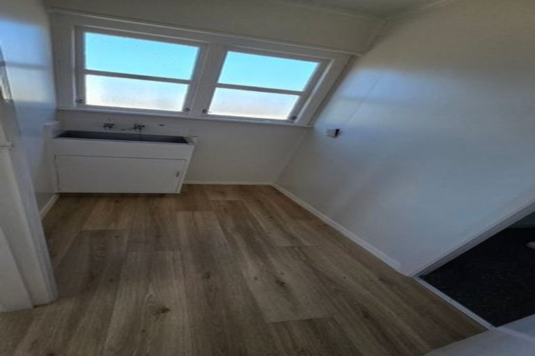 Photo of property in 8 Collins Avenue, Tawa, Wellington, 5028