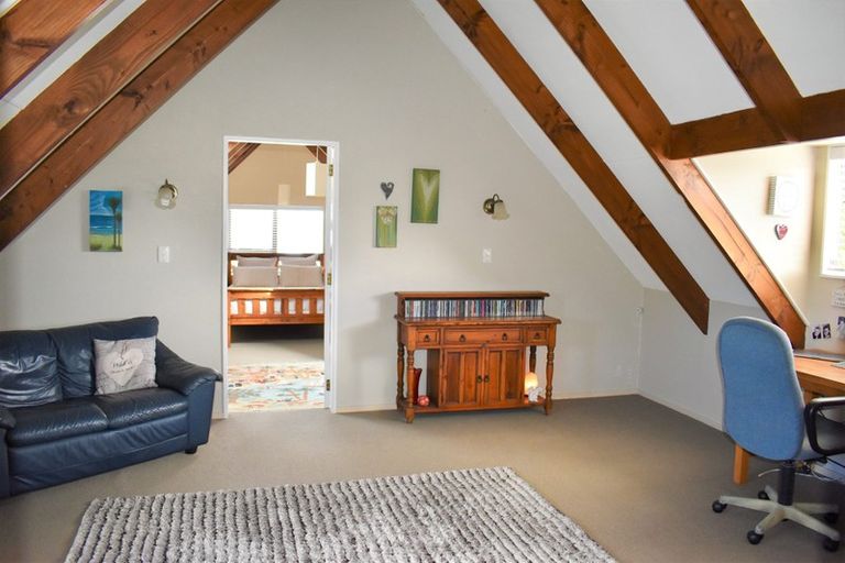 Photo of property in 11 Renata Road, Otaki, 5512