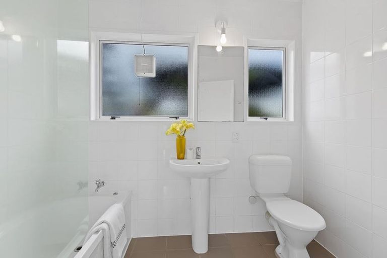 Photo of property in 2/133 Shakespeare Road, Milford, Auckland, 0620