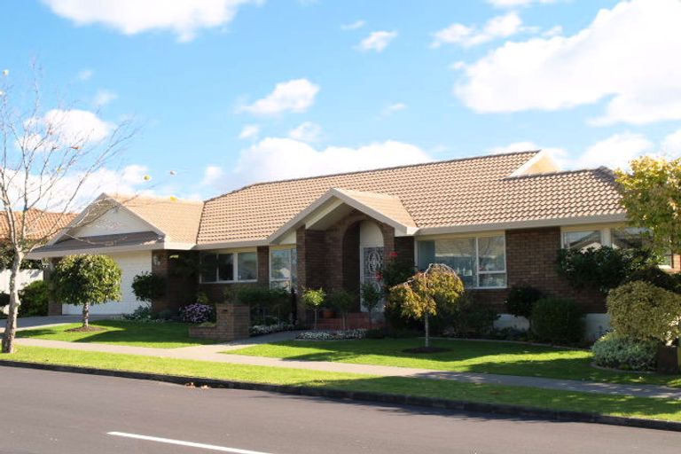 Photo of property in 1/39 Tarnica Road, Northpark, Auckland, 2013