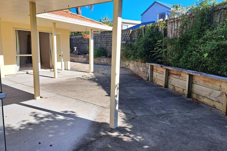Photo of property in 9 Harbour Lights Close, West Harbour, Auckland, 0618