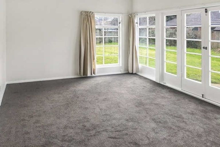 Photo of property in 39 Straven Road, Riccarton, Christchurch, 8011