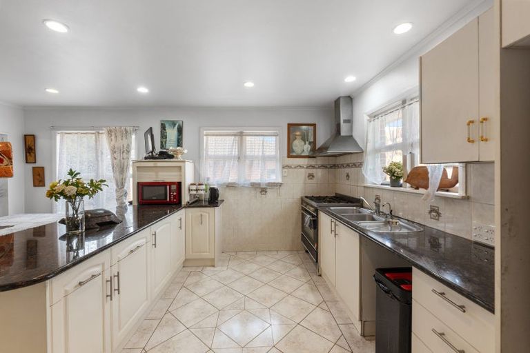 Photo of property in 10 Brains Road, Kelston, Auckland, 0602