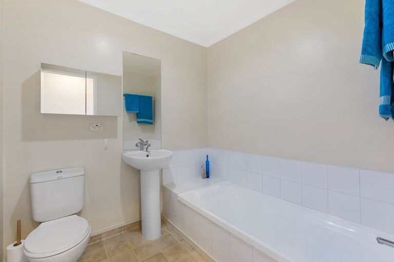 Photo of property in 10/4 Keeling Road, Henderson, Auckland, 0612