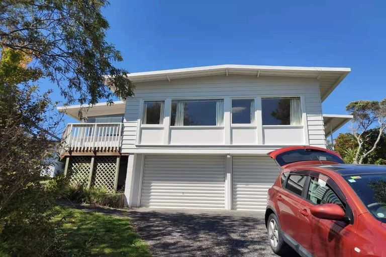 Photo of property in 17 Catalina Crescent, Forrest Hill, Auckland, 0620