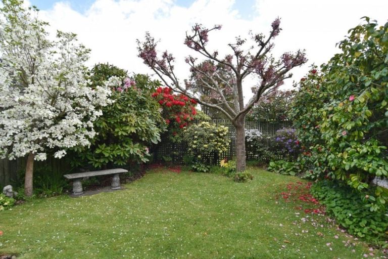 Photo of property in 237 Grimseys Road, Redwood, Christchurch, 8051
