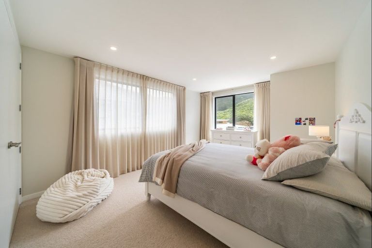 Photo of property in 8 Ramarama Lane, Crofton Downs, Wellington, 6035