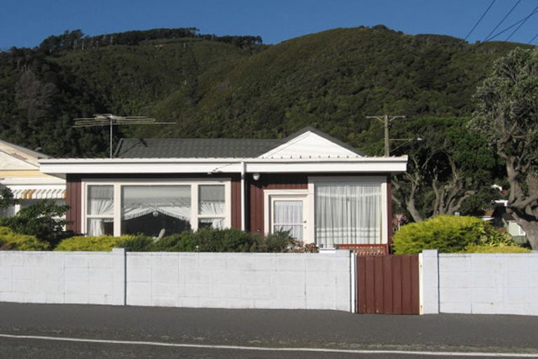 Photo of property in 129 Marine Parade, Eastbourne, Lower Hutt, 5013