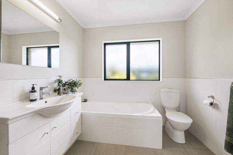 Photo of property in 203 Heta Road, Merrilands, New Plymouth, 4312