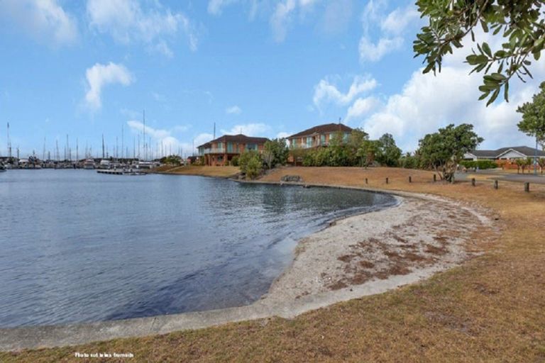 Photo of property in 1 Lanyard Place, One Tree Point, 0118