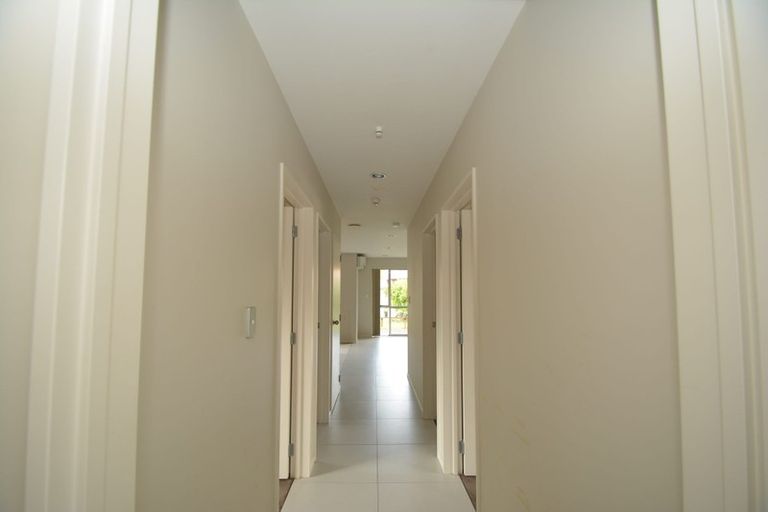 Photo of property in 5a Graham Avenue, Te Atatu Peninsula, Auckland, 0610