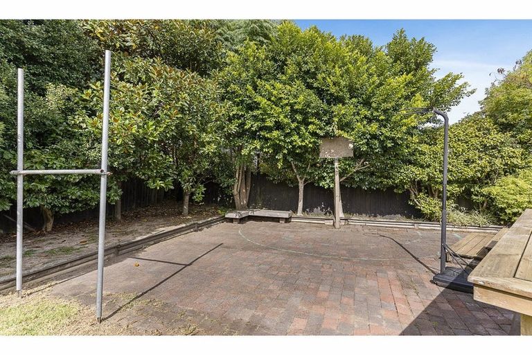 Photo of property in 3 Voltaire Court, Botany Downs, Auckland, 2010