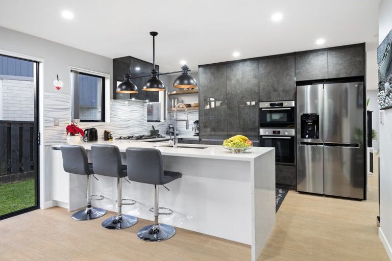 Photo of property in 1 Sai Ridge Close, Pukekohe, 2120