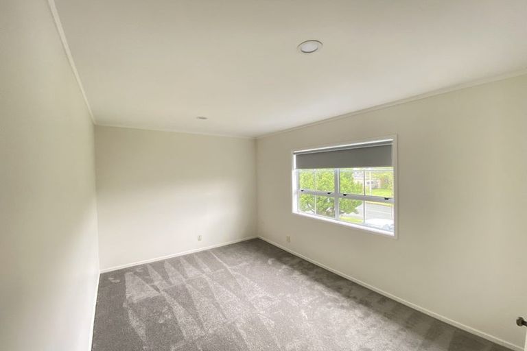 Photo of property in 130 Chelsea View Drive, Chatswood, Auckland, 0626