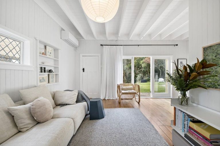 Photo of property in 28 Totara Street, Eastbourne, Lower Hutt, 5013