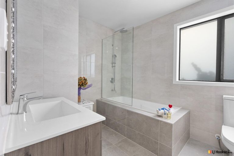 Photo of property in 52 Hobart Crescent, Wattle Downs, Auckland, 2103