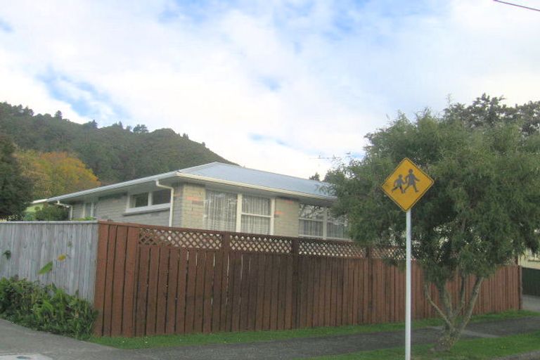 Photo of property in 8a Poole Crescent, Wainuiomata, Lower Hutt, 5014