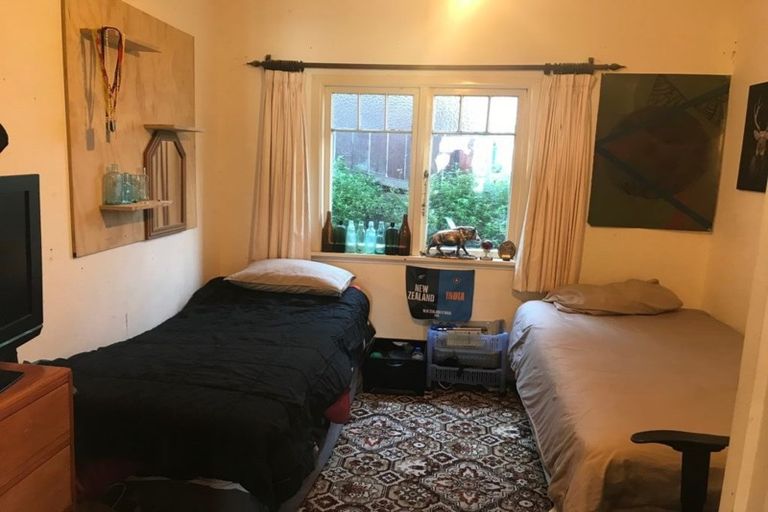 Photo of property in 1 Linwood Way, Island Bay, Wellington, 6023