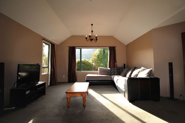 Photo of property in 24 Whitby Street, Clyde, 9330