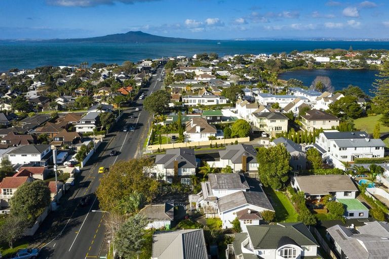 Photo of property in 98 Kitchener Road, Milford, Auckland, 0620