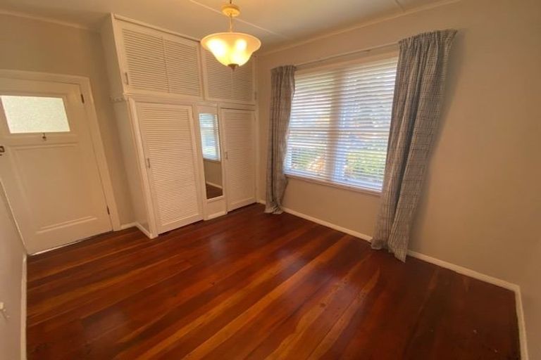 Photo of property in 18 Mantell Street, Seatoun, Wellington, 6022