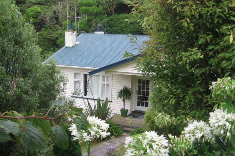 Photo of property in 12 Albemarle Road, Northland, Wellington, 6012