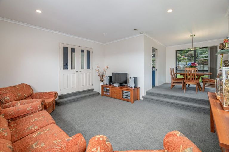 Photo of property in 4 Chardonnay Rise, Henderson, Auckland, 0612