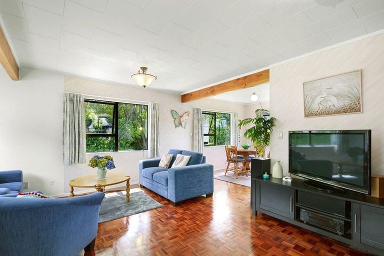 Photo of property in 6 Westra View, Tawa, Wellington, 5028