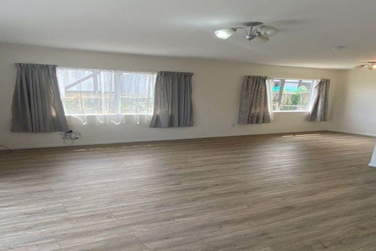 Photo of property in 36 Goodwood Drive, Goodwood Heights, Auckland, 2105