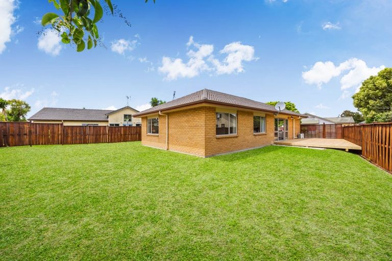 Photo of property in 98 Riverton Drive, Randwick Park, Auckland, 2105