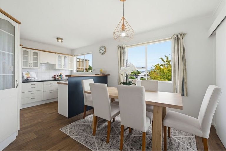 Photo of property in 77 Baylands Drive, Newlands, Wellington, 6037