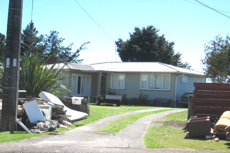 Photo of property in 62 Cobham Crescent, Kelston, Auckland, 0602