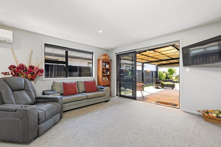 Photo of property in 75 Te Kio Crescent, Papamoa Beach, Papamoa, 3118