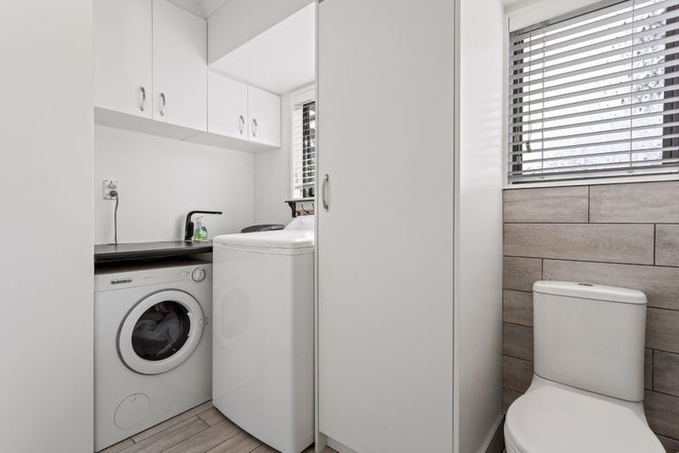 Photo of property in 4 Nadine Place, Mangere Bridge, Auckland, 2022