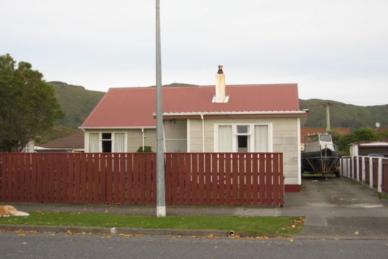 Photo of property in 18 Chapman Crescent, Naenae, Lower Hutt, 5011