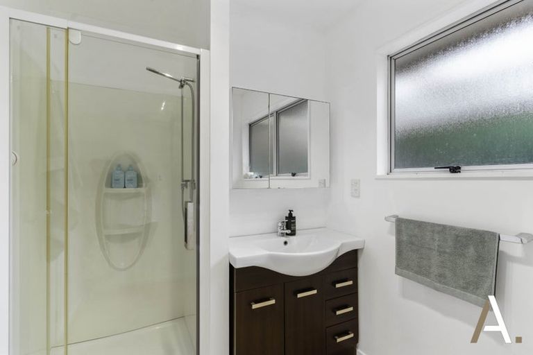 Photo of property in 42 Banyan Drive, Totara Heights, Auckland, 2105